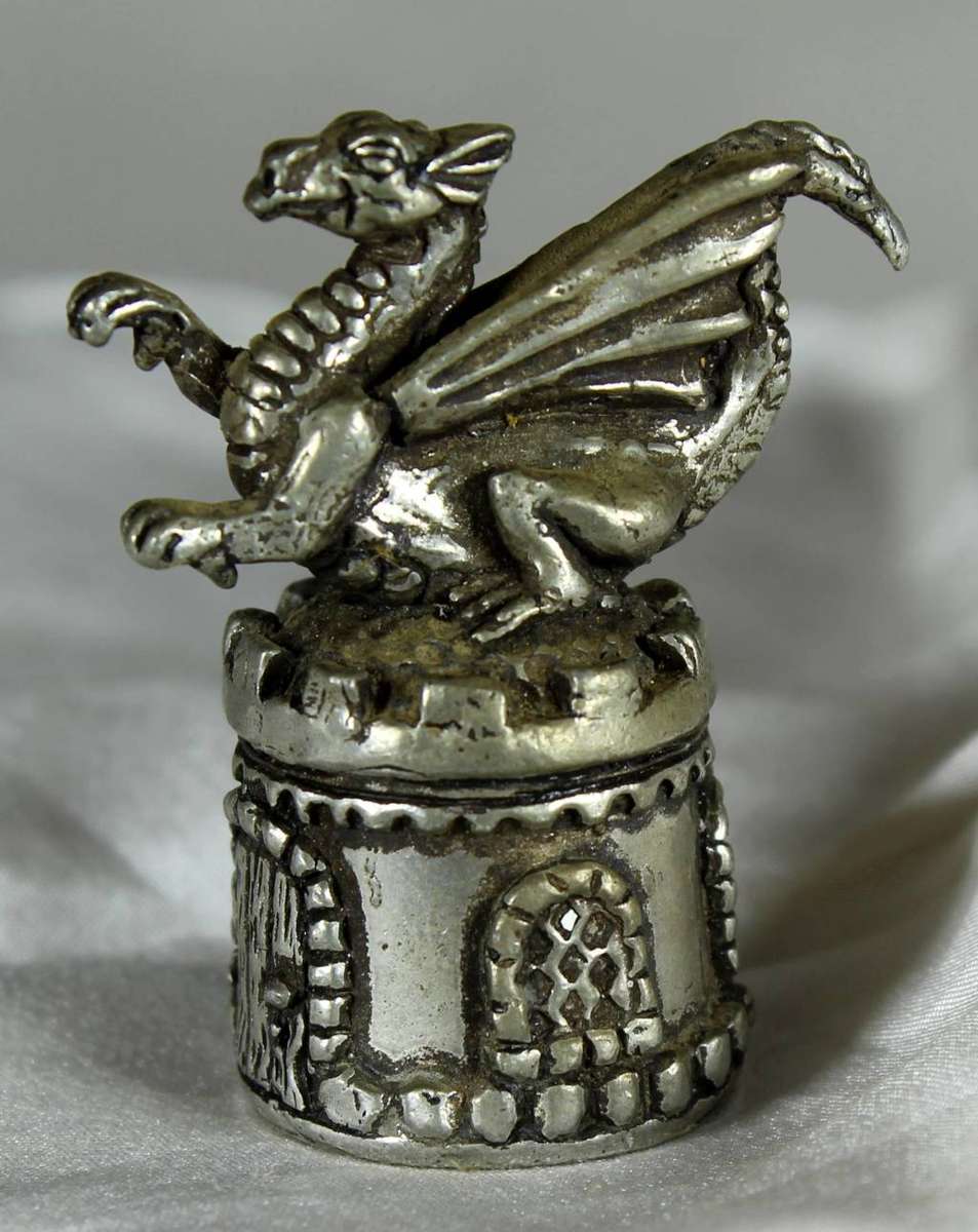 English Pewter (Pseudo) Thimble - Dragon - Bid Now!!!