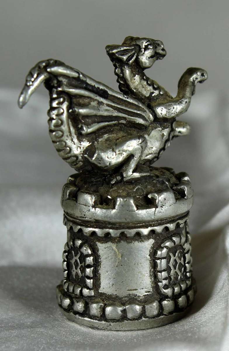 English Pewter (Pseudo) Thimble - Dragon - Bid Now!!!