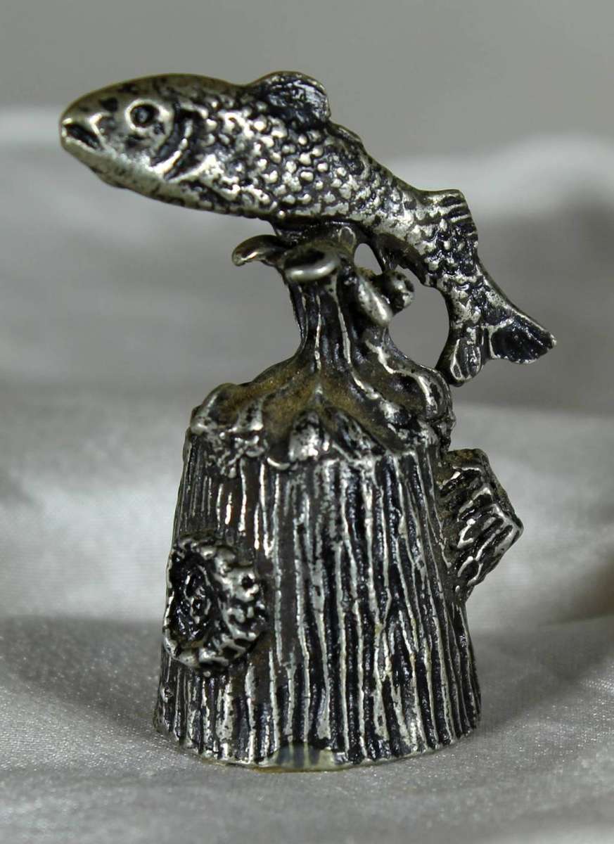 English Pewter (Pseudo) Thimble - Fish - Bid Now!!!