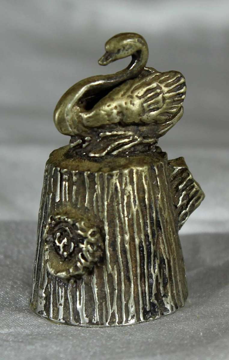 English Pewter (Pseudo) Thimble - Swan - Bid Now!!!