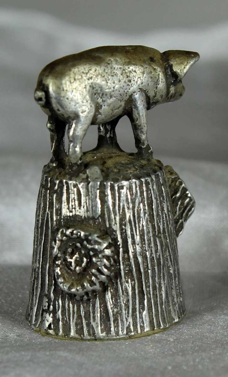 English Pewter (Pseudo) Thimble - Pig - Bid Now!!!