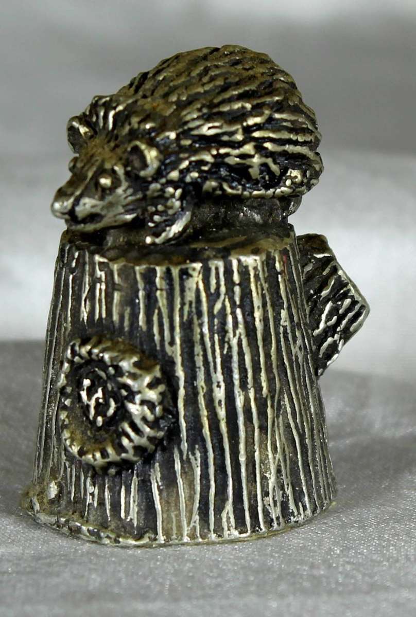 English Pewter (Pseudo) Thimble - Hedgehog - Bid Now!!!