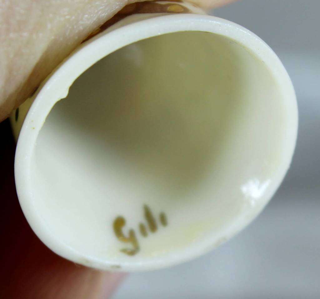 Thimble - Gili - Christmas 1998 - Bid Now!!!