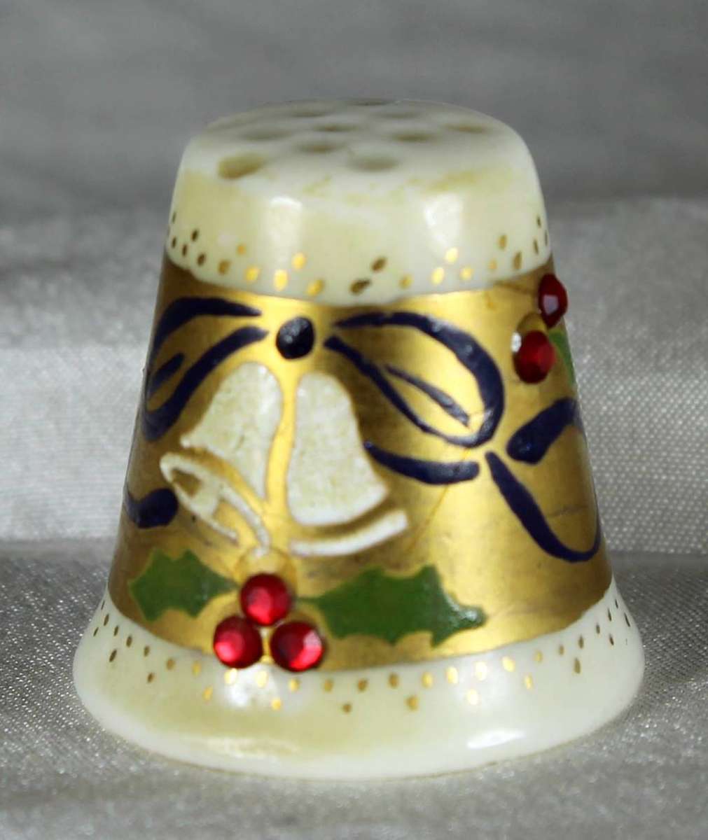 Thimble - Gill Davis - Christmas 1997 - Bid Now!!!