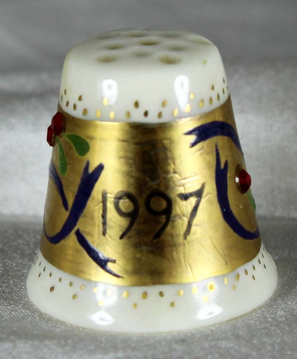 Thimble - Gill Davis - Christmas 1997 - Bid Now!!!