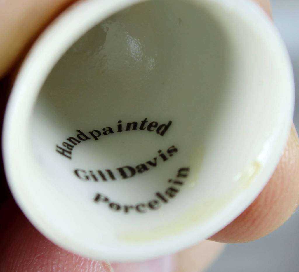 Thimble - Gill Davis - Christmas 1997 - Bid Now!!!