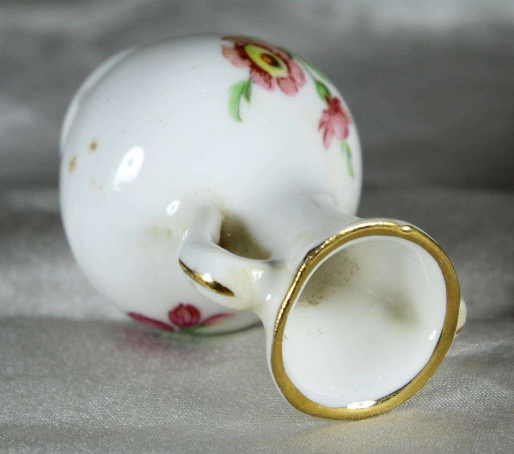Miniature porcelain - johnson vase