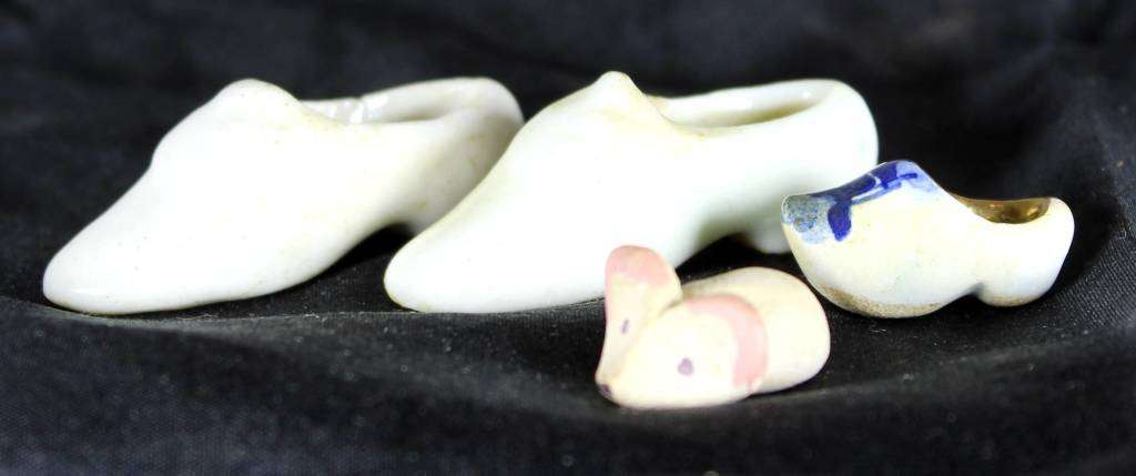Miniature porcelain -  pair of shoes - dutch shoe & mouse