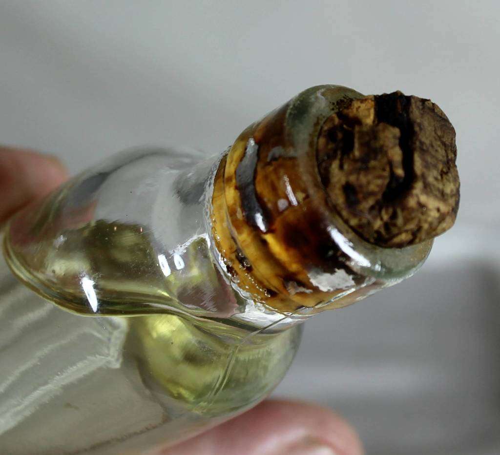 Mini Liquor Bottle - Vintage - No Label (20ml)- BID NOW!!!