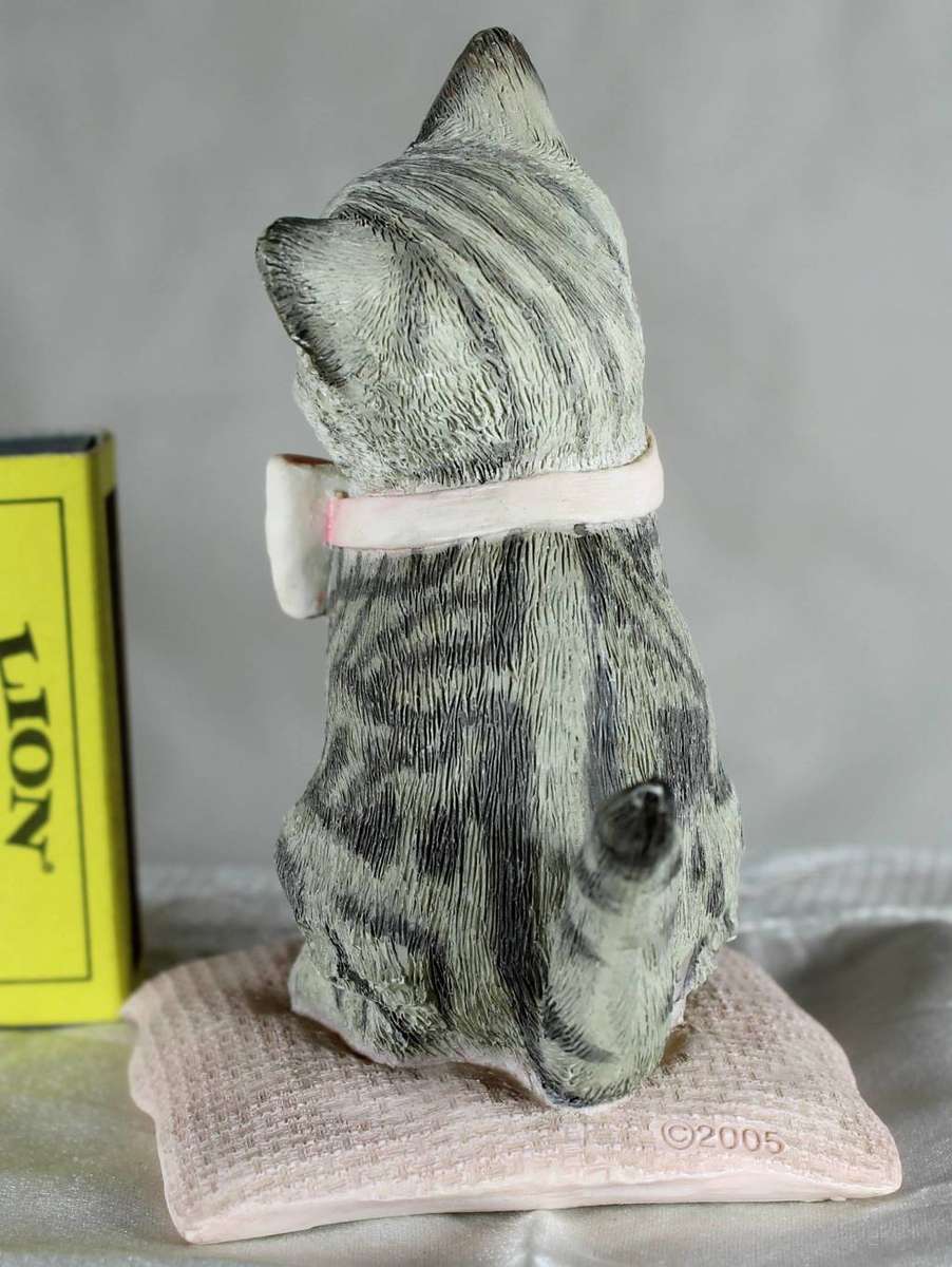 Country Artist - Sitting Pretty - Cat on Pillow with Pink Bow - Hand crafted & Painted - Bid Now!