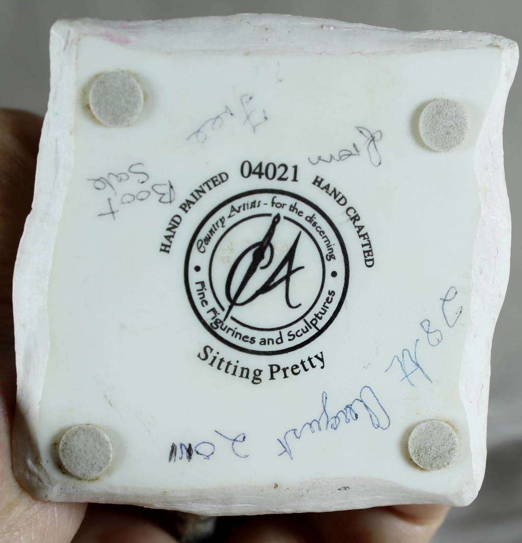 Country Artist - Sitting Pretty - Cat on Pillow with White Bow - Hand crafted & Painted - Bid Now!