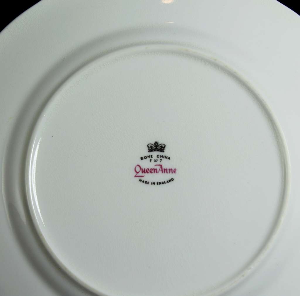 Queen Anne - Vintage Bone China - Trio