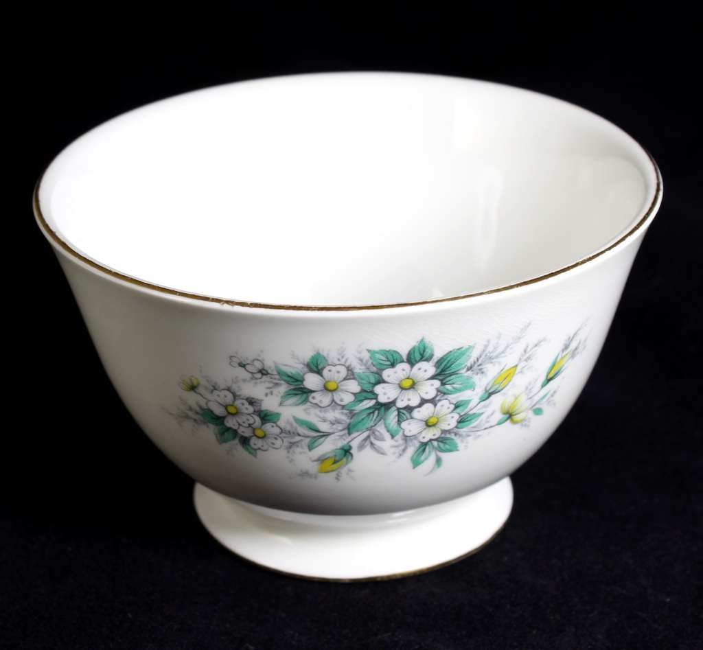 Queen Anne - Vintage Bone China - Sugar Bowl - BID NOW!!!