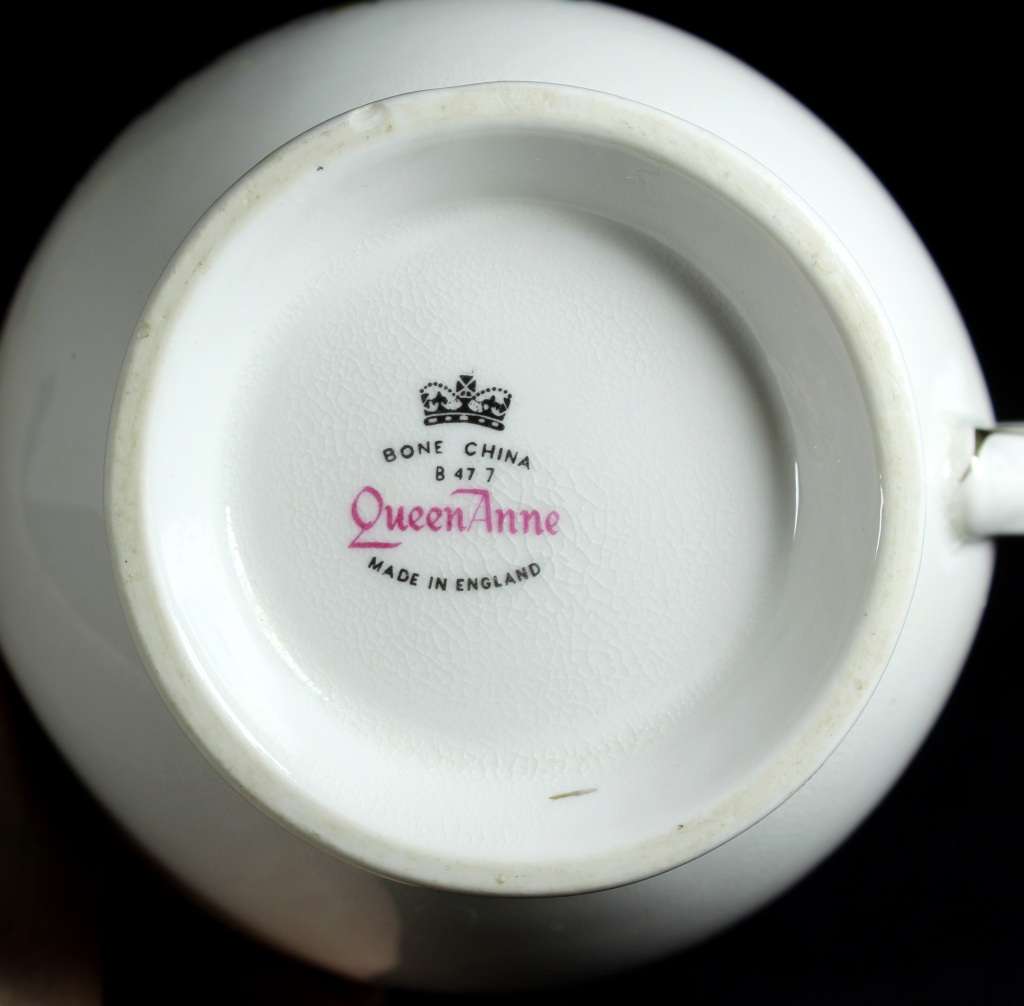 Queen Anne - Vintage Bone China - Milk Jug - BID NOW!!!