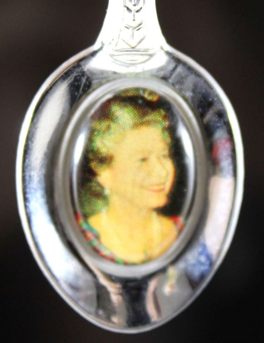 Souvenir teaspoon - UK Queen Elizabeth