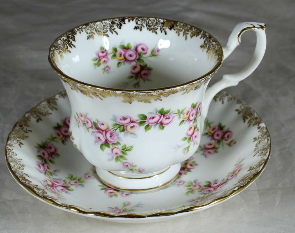 Royal Albert - Autumn Roses Duo