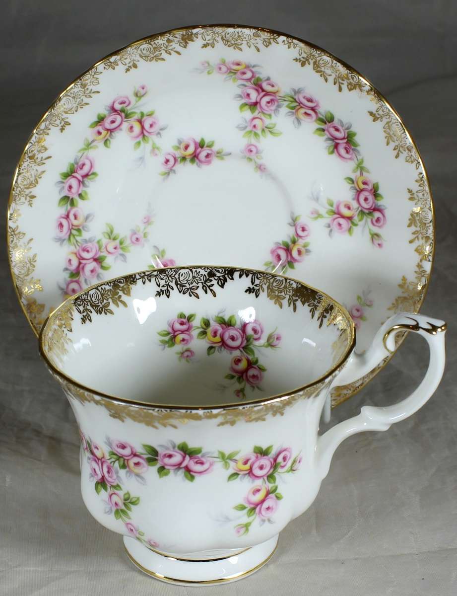 Royal Albert - Autumn Roses Duo