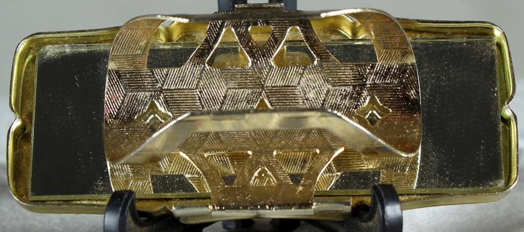 Vintage Victorian Scene Lipstick Holder - Low Price!! - Bid Now!!!