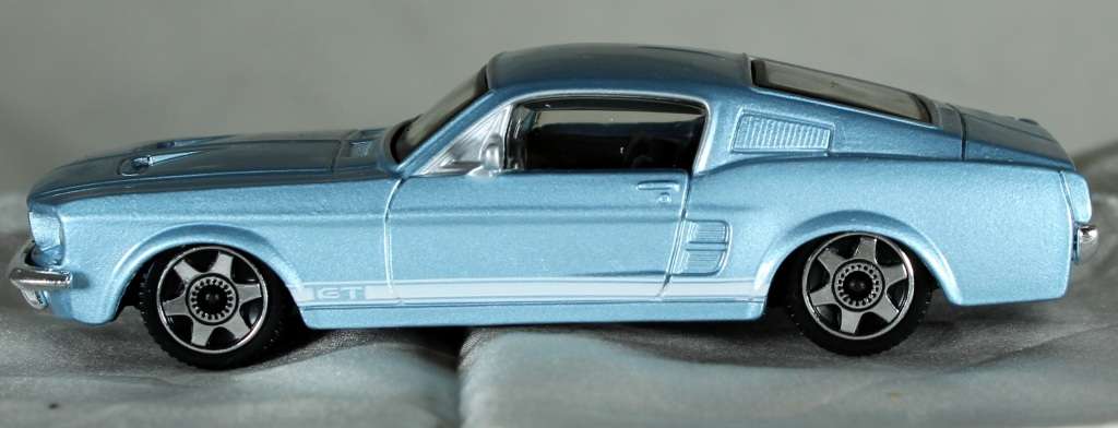 Burago - Street Fire - Ford Mustang GT
