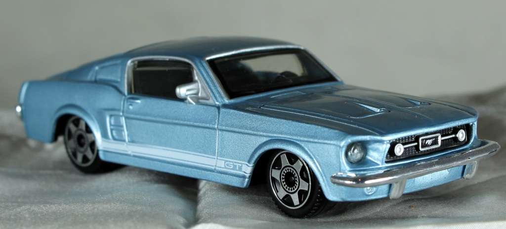 Burago - Street Fire - Ford Mustang GT