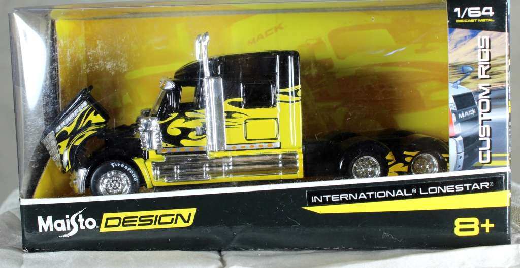 Maisto - Design - International Lonestar - Black & Yellow