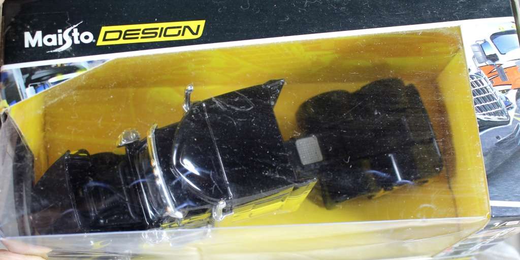 Maisto - Design - International Lonestar - Black & Yellow