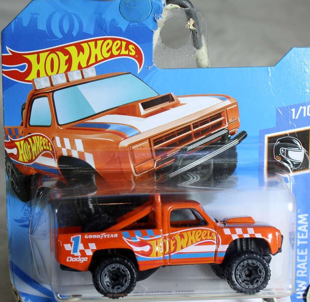 Hotwheels - `87 Dodge D100