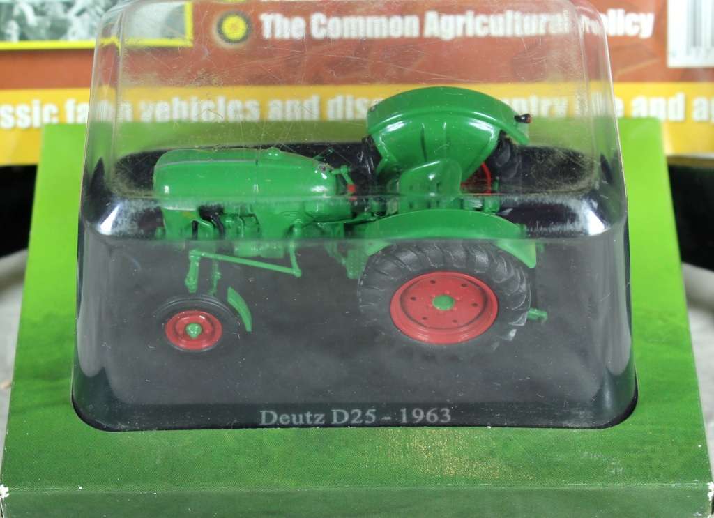 Collectible tractor & info sheet - Deutz D25 S
