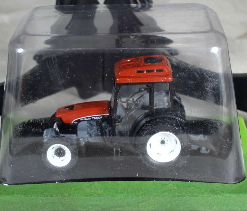 Collectible tractor - New Holland TNF 90 DT
