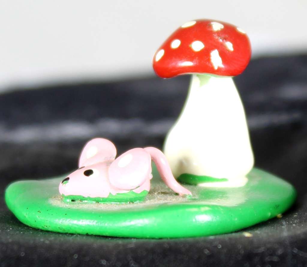 Miniature Mouse & Mushroom - Low Price - BID NOW!!