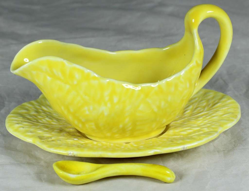 Crown Devon - Small Sauce Boat and Sauce