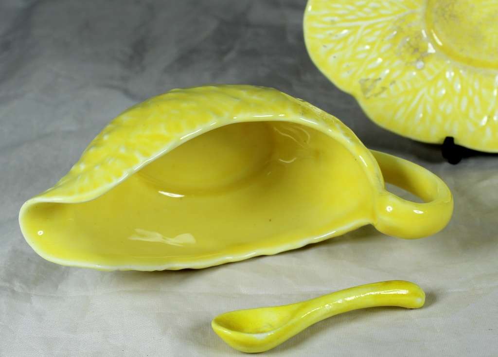 Crown Devon - Small Sauce Boat and Sauce