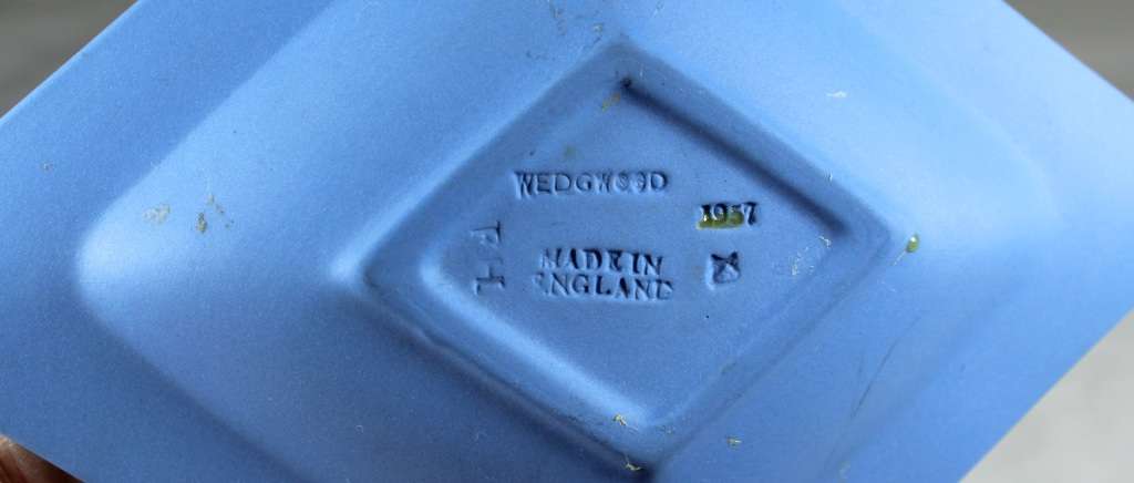 Blue Wedgwood - Jasper Ware - Trinket Bowl in Diamond Pattern - Low Price - BID NOW!!