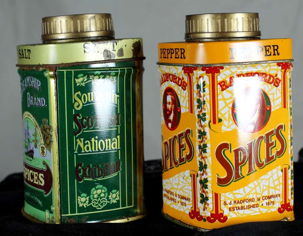 Character Salt & Pepper Set - Metal Tins With Advertising - Bid Now!!!