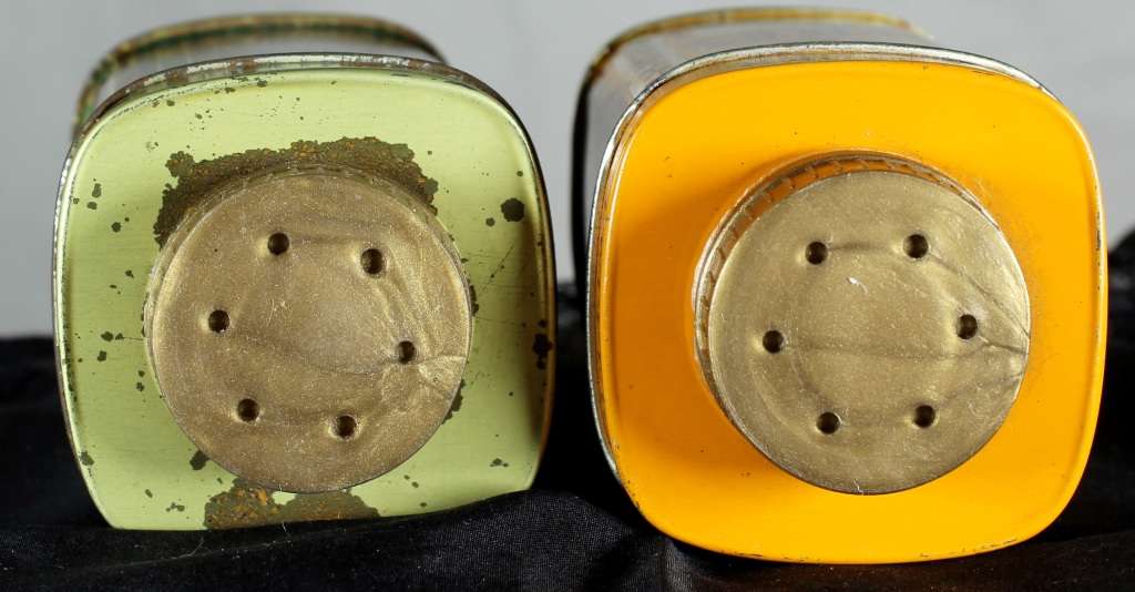 Character Salt & Pepper Set - Metal Tins With Advertising - Bid Now!!!