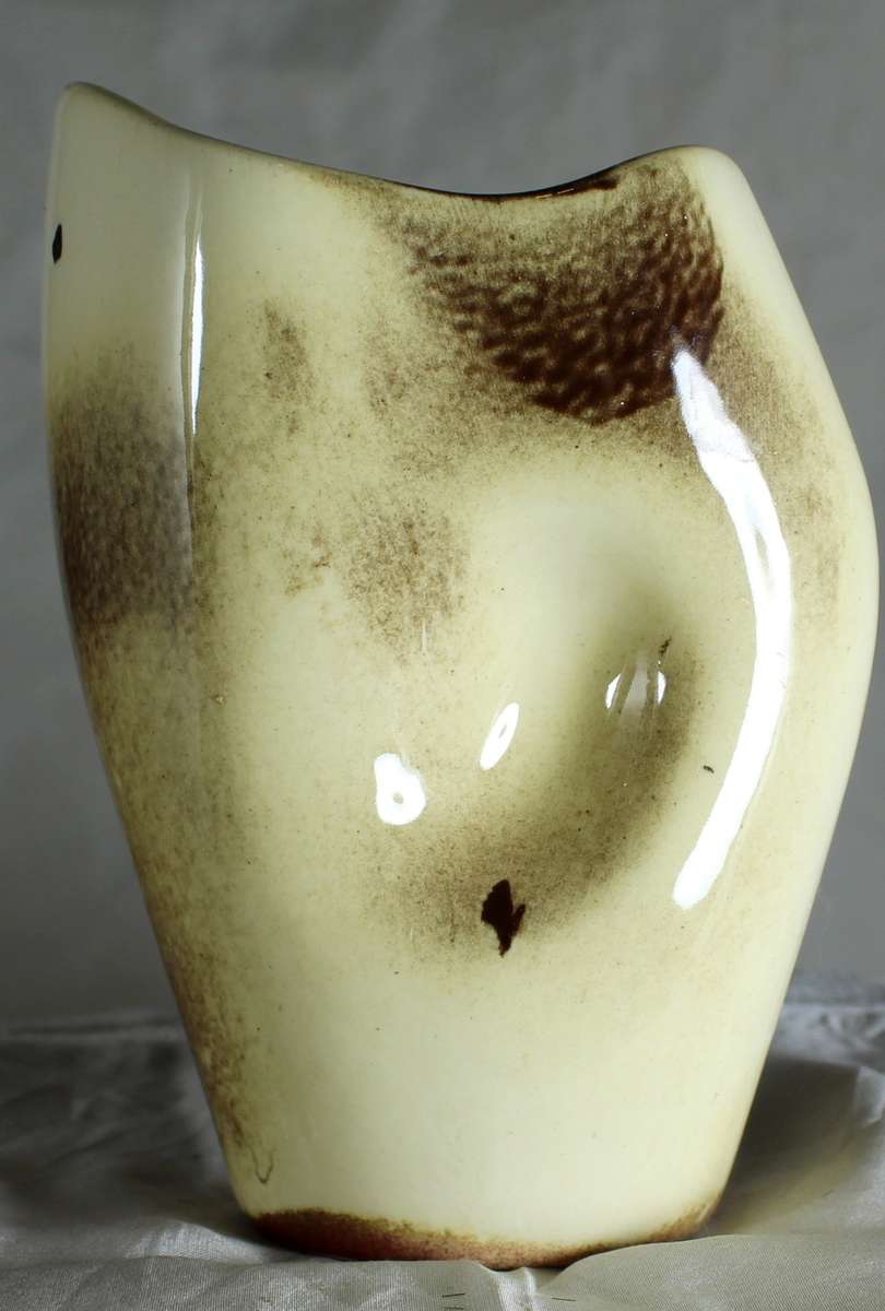 Crescent Ware Small Vase - Kruger Park - BID NOW!!!