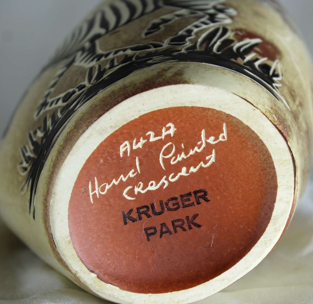 Crescent Ware Small Vase - Kruger Park - BID NOW!!!