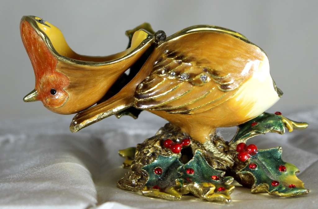 Christmas Robin Metal Trinket Box with Crystals - BID NOW!!!