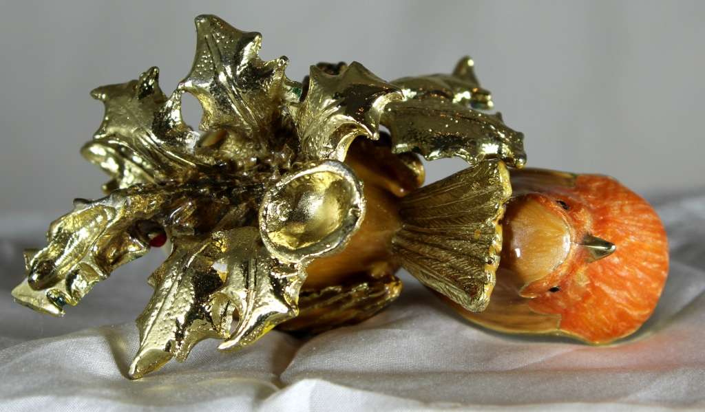 Christmas Robin Metal Trinket Box with Crystals - BID NOW!!!