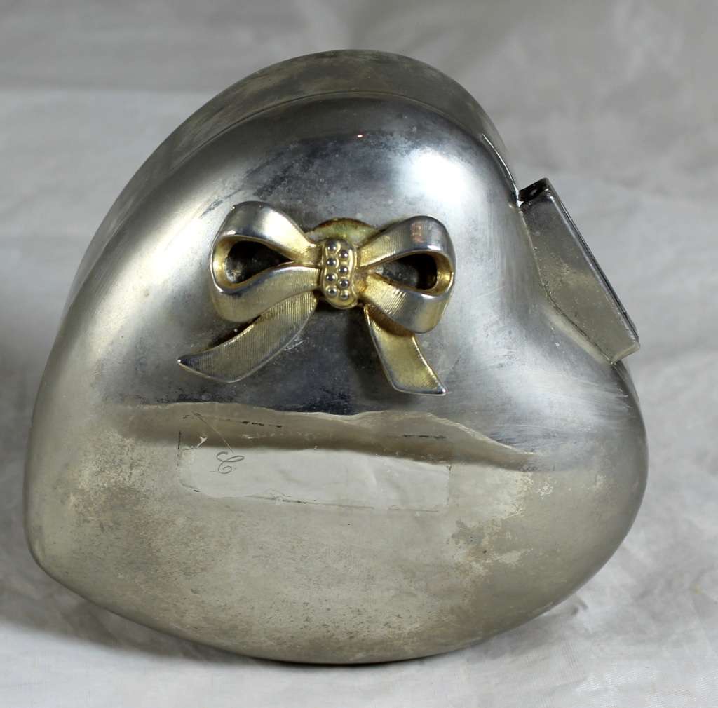 Heart Metal Trinket / Jewelry Box - BID NOW!!!