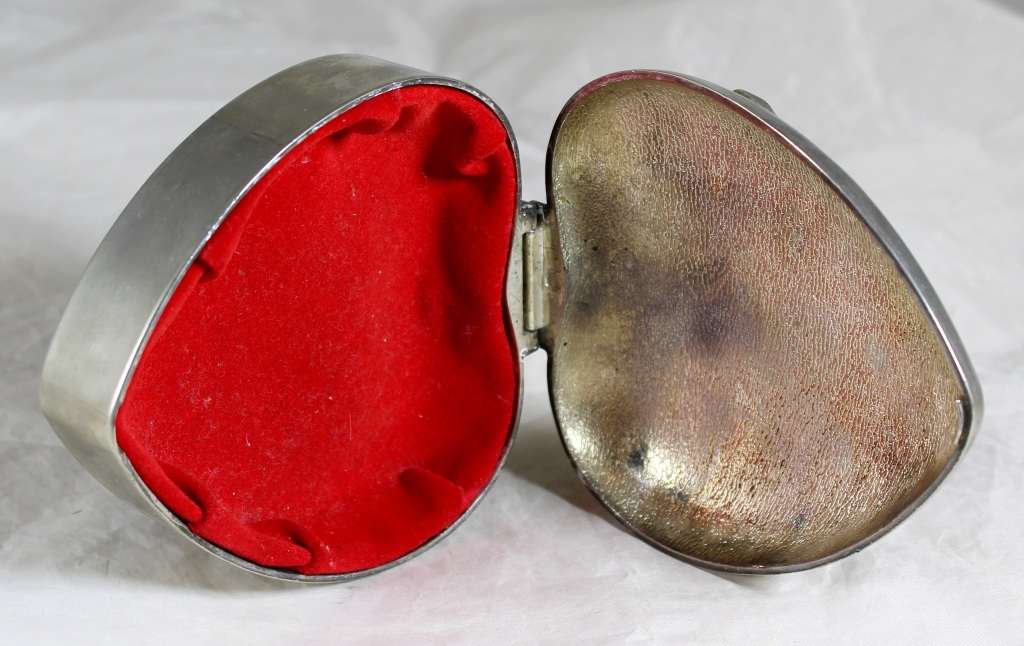 Heart Metal Trinket / Jewelry Box - BID NOW!!!