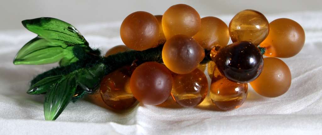 Small Glass - Clear and Frosted - Handblown Grapes - BID NOW!!!