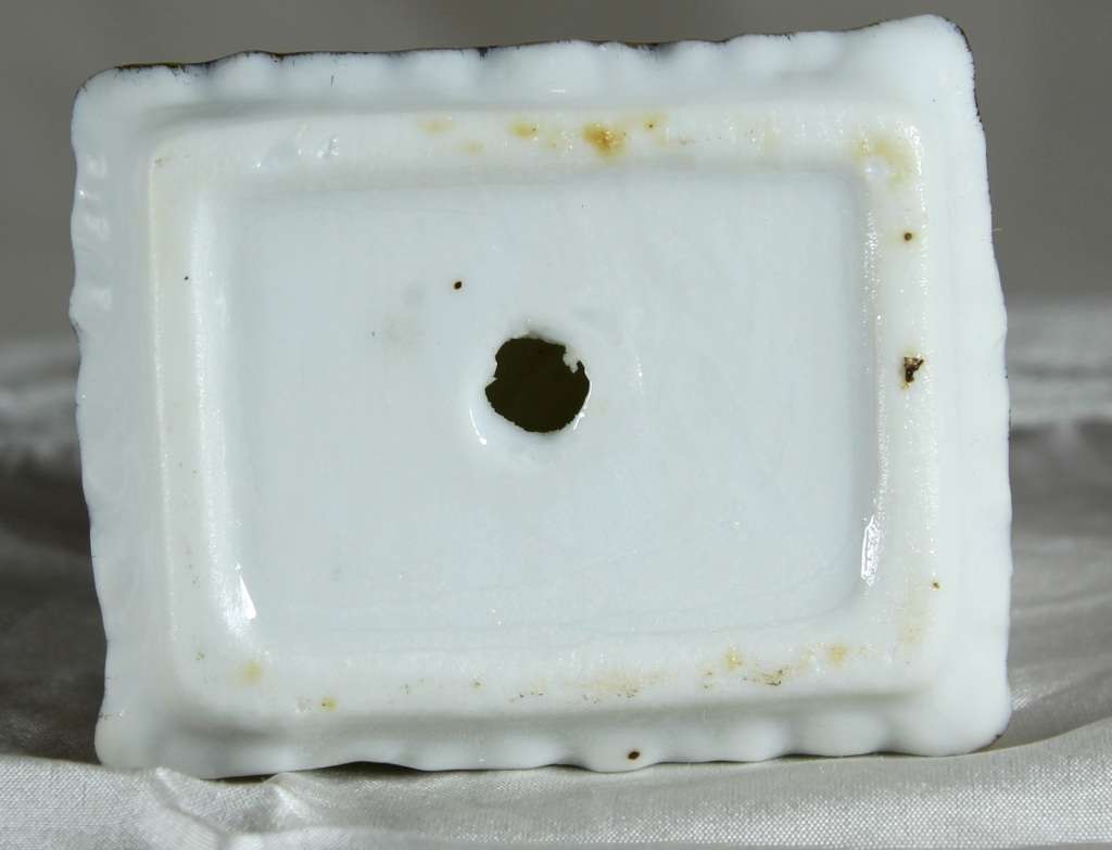 Porcelain Cat Laying on Pillow - BID NOW!!!