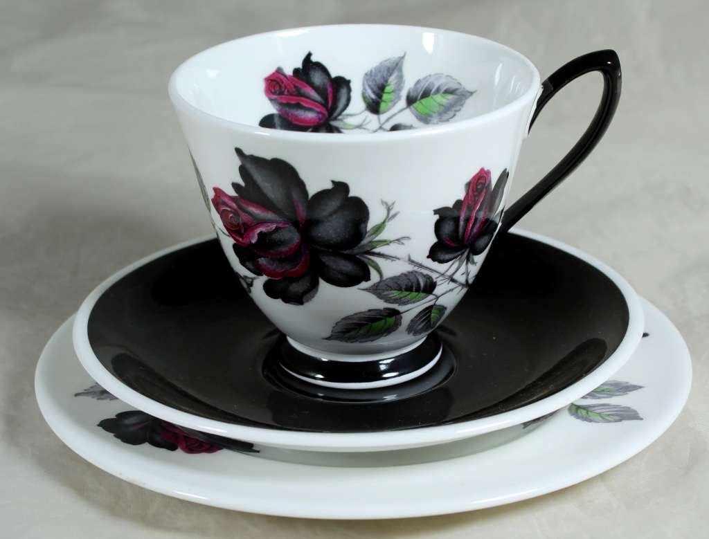 Royal Albert - Masquerade tea trio