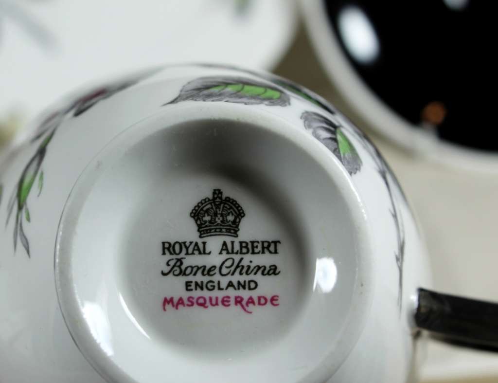Royal Albert - Masquerade tea trio