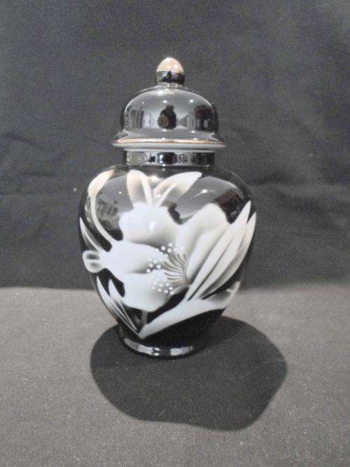 Japanese Ginger Jar - Absolutely beautiful!! Low price, act fast!