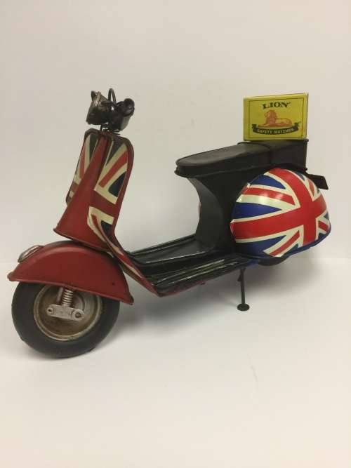 Metal Vespa Replica Great Detail