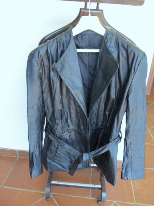 LADIES BLACK LEATHER JACKET
