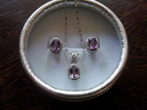 NO CHAIN INCLUDED- Stunning 1.35cts Genuine Amethyst and Diamond Set