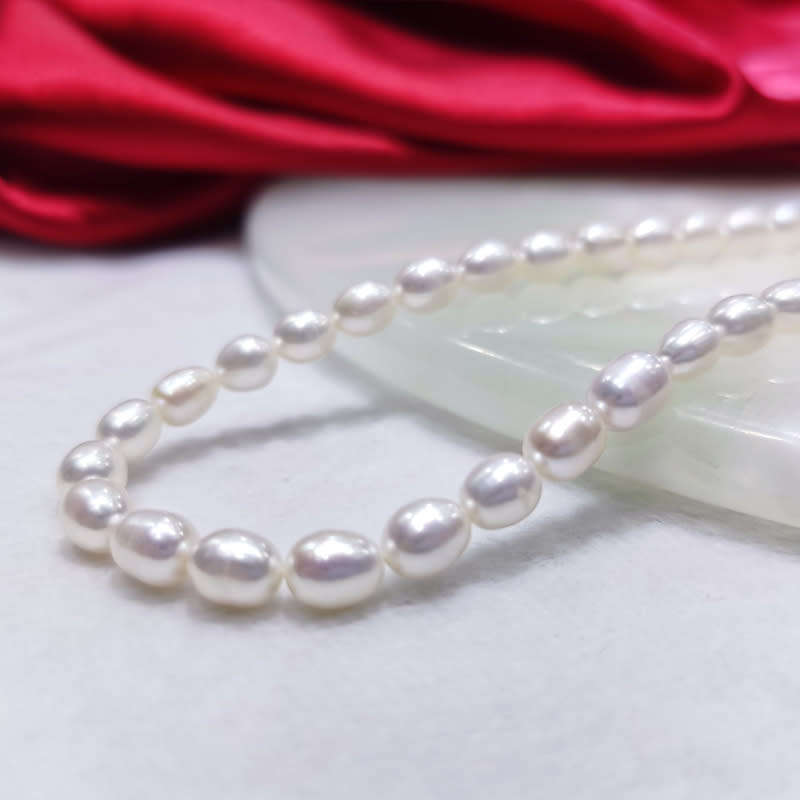 XMAS Kavanaghs - White Genuine Cultured Pearl Necklace, 45cm length and pearls are 9mm.